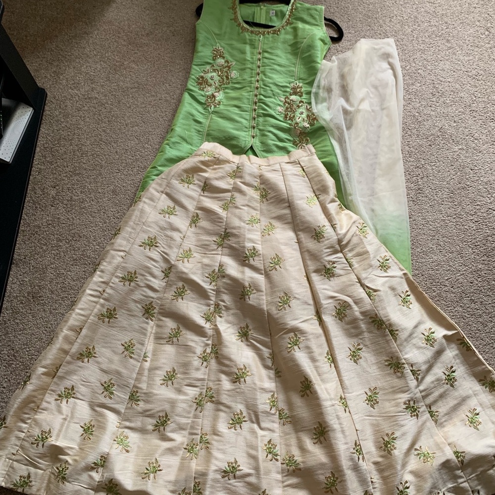Green Lehenga dress size 34. Used once! - Picture 3 of 3